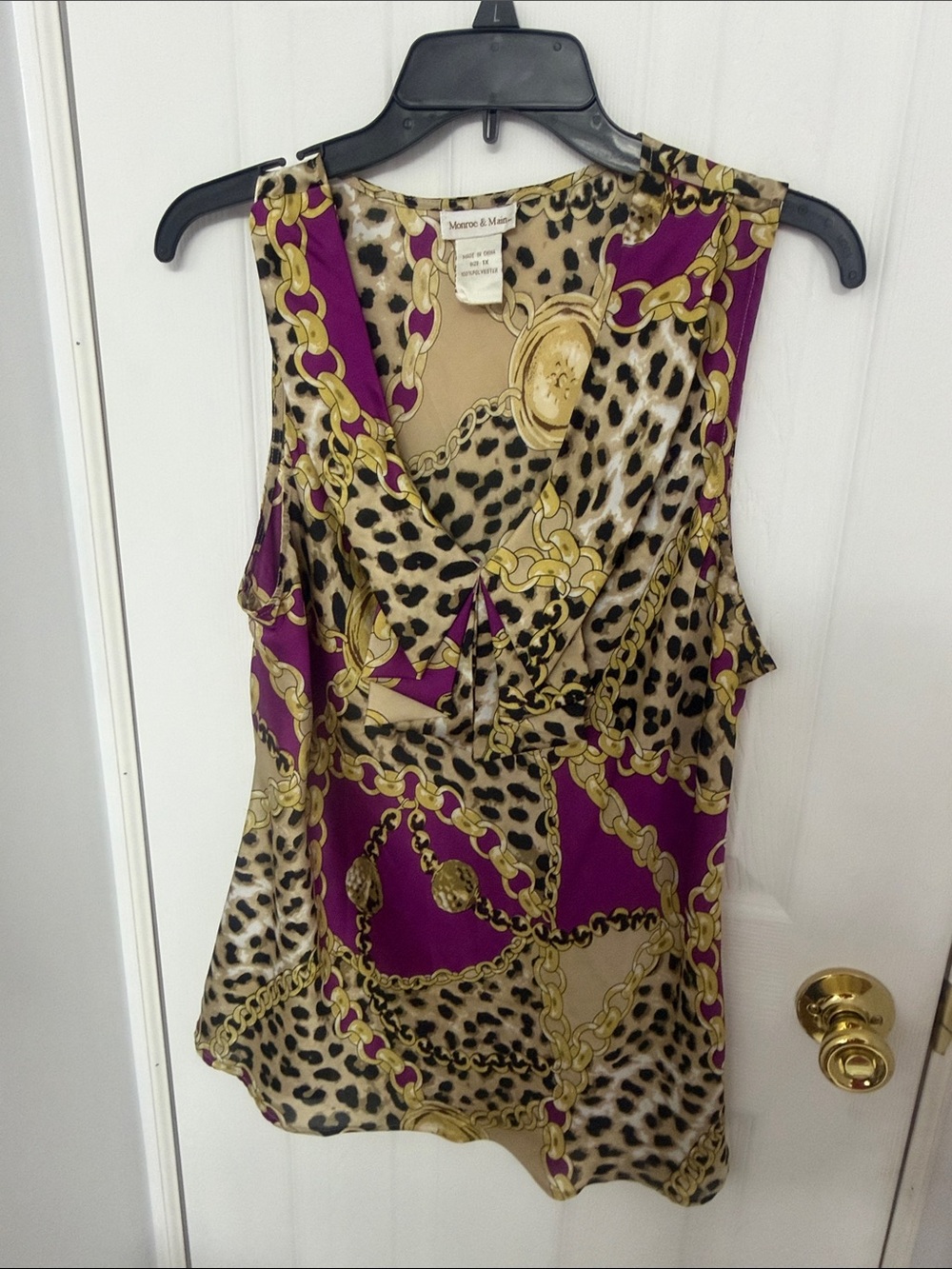 Monroe & Main Purple Leopard Chain Print Sleeveless Blouse